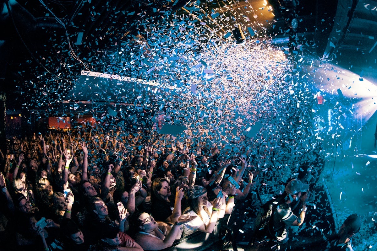 Exklusive Events und Galas — VIP-Betreuung bei festlicher Beleuchtung